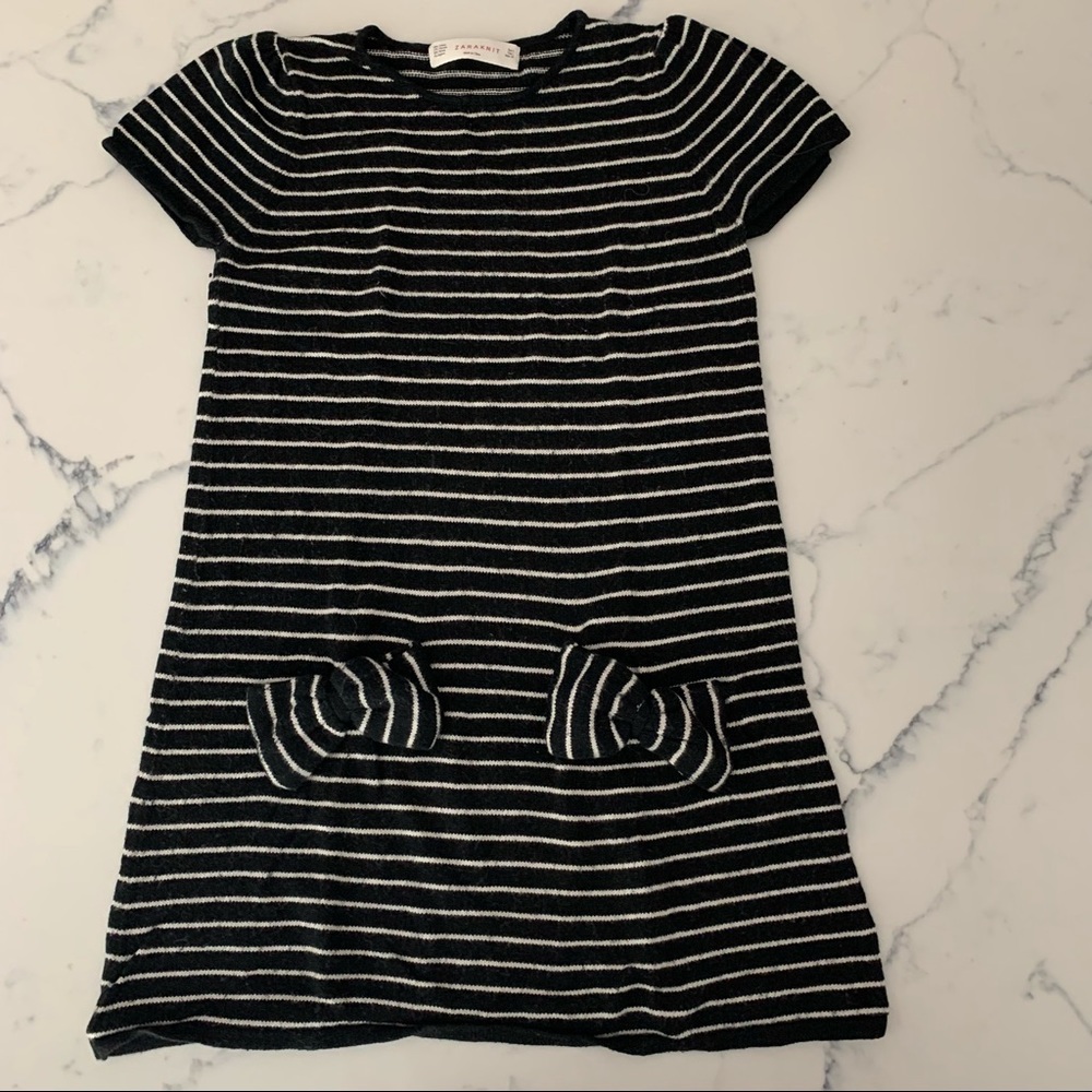 Strips Short Sleeves Tunic. Black and White Stripes.
